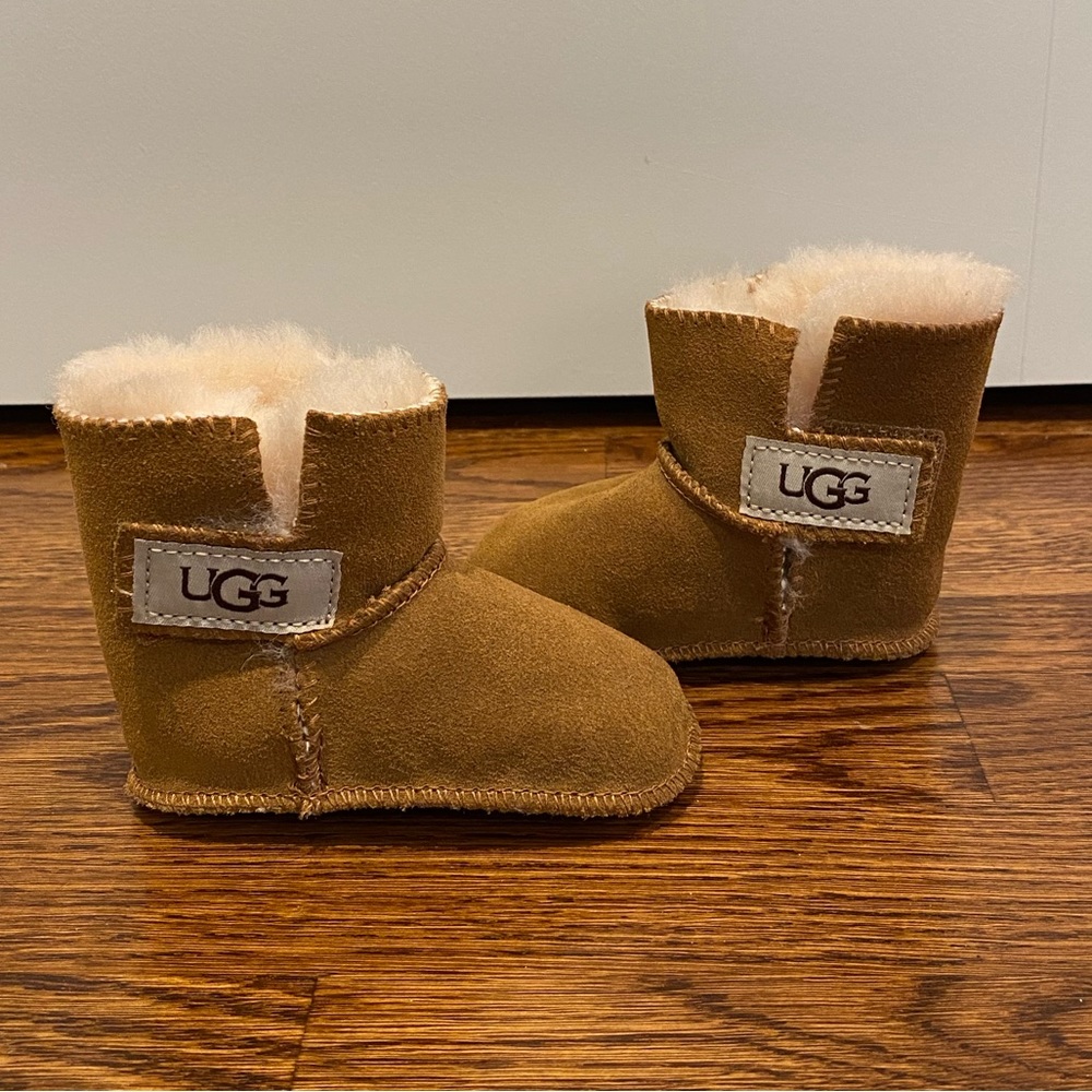 Ugg Erin Bootie in Chestnut Brown - size small